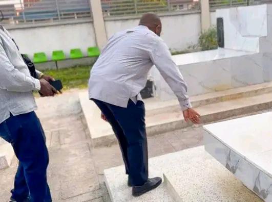 Kisangani : Le ministre d’État Guillaume Ngefa relève des malfaçons au mémorial de la guerre des Six jours