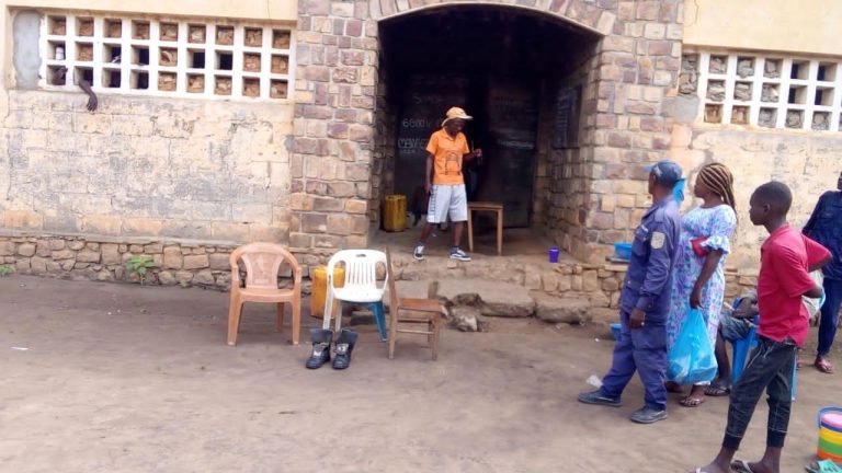 Prison centrale de Gungu : Déclaré mort par malnutrition, un détenu reprend vie au moment de l’inhumation