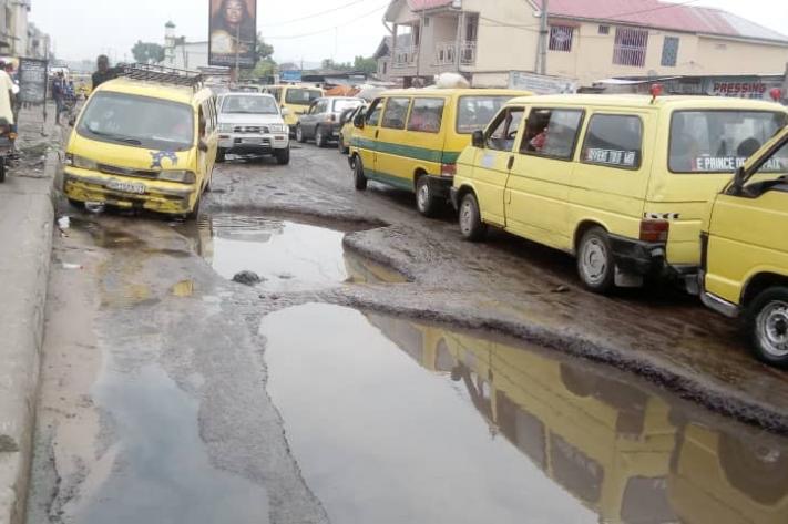 Kinshasa : Lenteur des travaux de l’avenue 24 Novembre, la colère monte chez les usagers