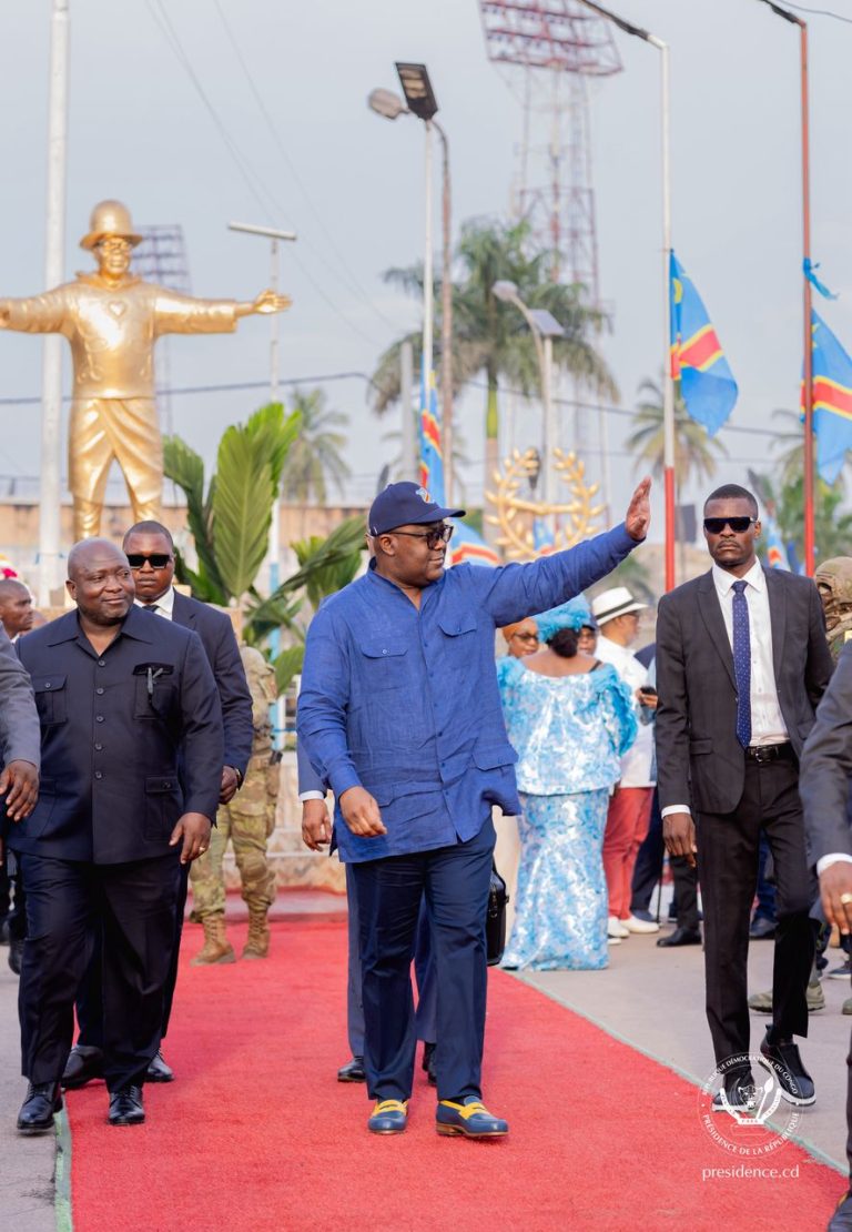 RDC : Félix Tshisekedi rend hommage à Papa Wemba à Matonge, dix ans après sa disparition