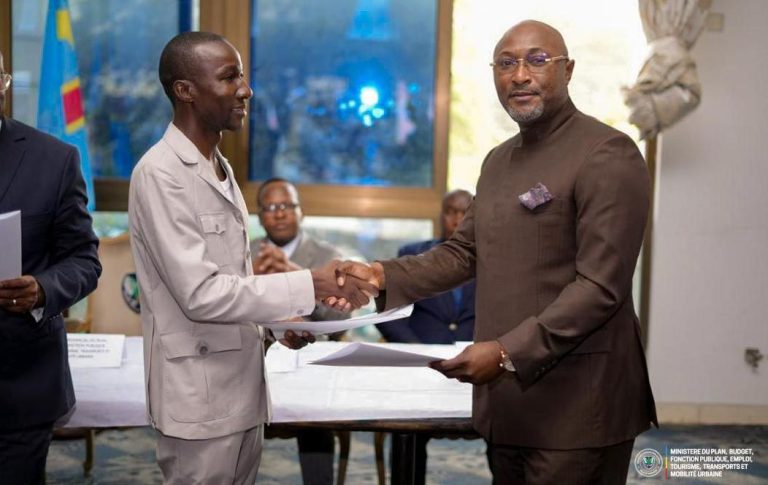 Kinshasa : l’Intersyndicale annonce le début des opérations de la paie du personnel administratif dès ce mardi