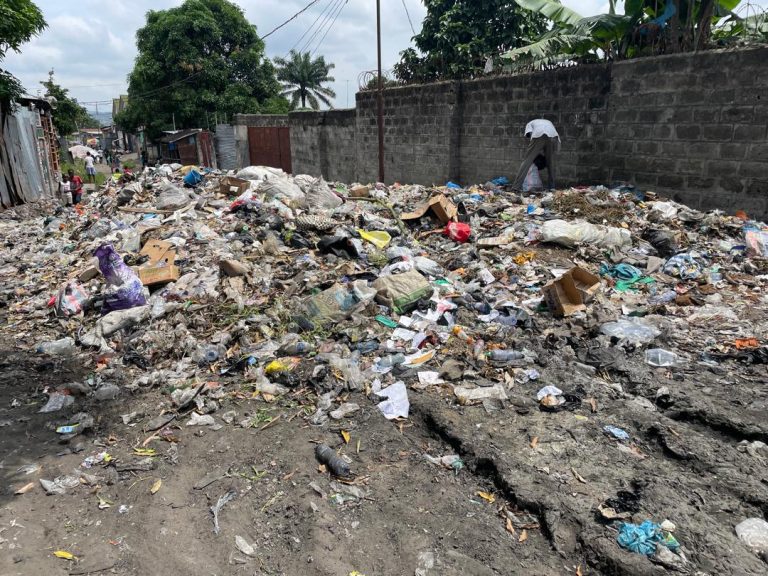 Kimbanseke : le quartier Bamboma confronté à une insalubrité préoccupante exposant la population aux maladies