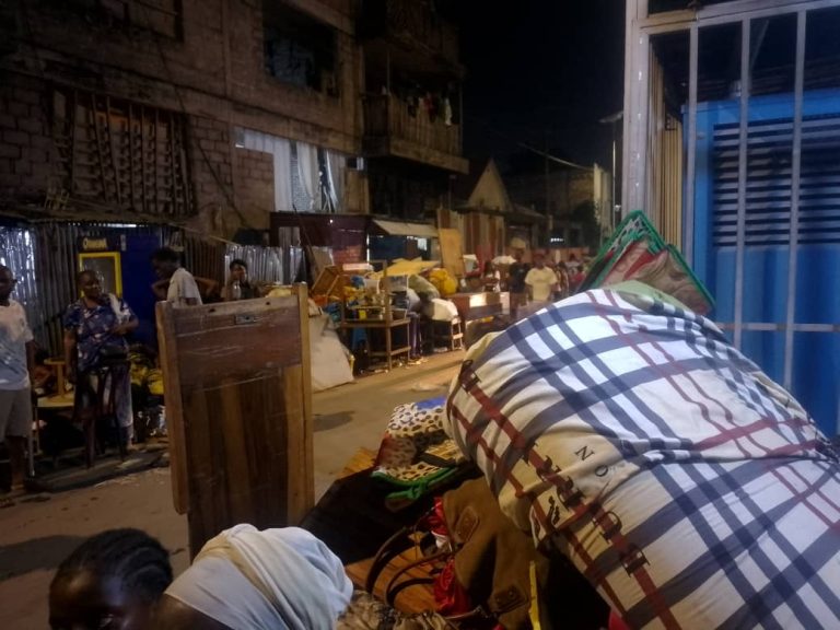Kinshasa : Des familles jetées à la rue à Gombe, indignation autour d’un déguerpissement jugé «illégal»