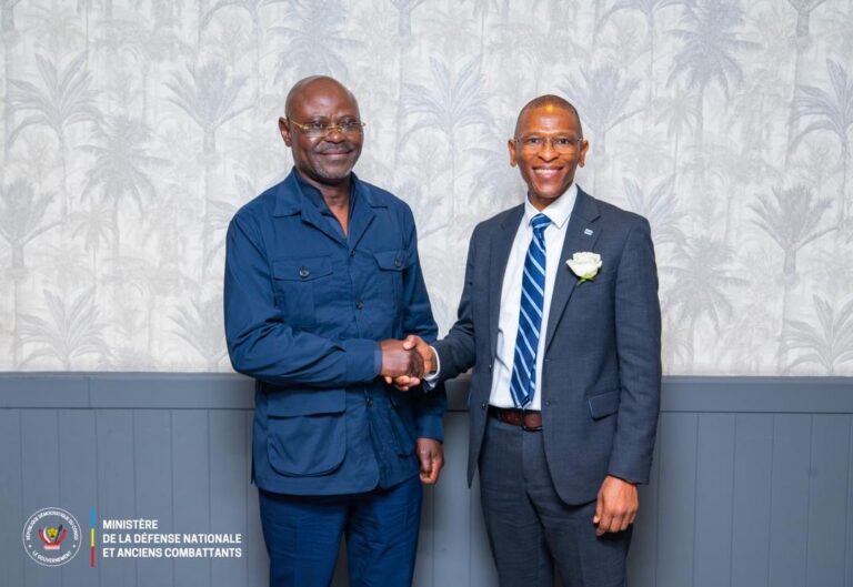 RDC–Botswana : Guy Kabombo Muadiamvita en mission à Gaborone pour renforcer la coopération militaire