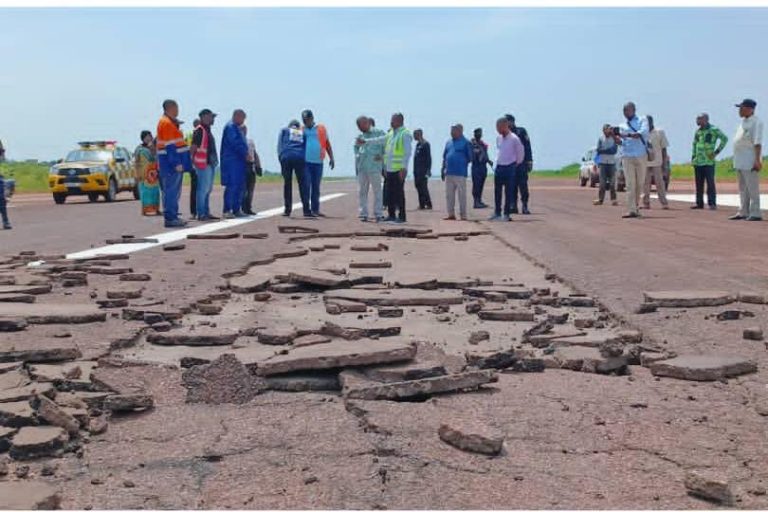 Sud-Ubangi : La piste de l’aéroport de Gemena fortement dégradée, appel à l’intervention du gouvernement central