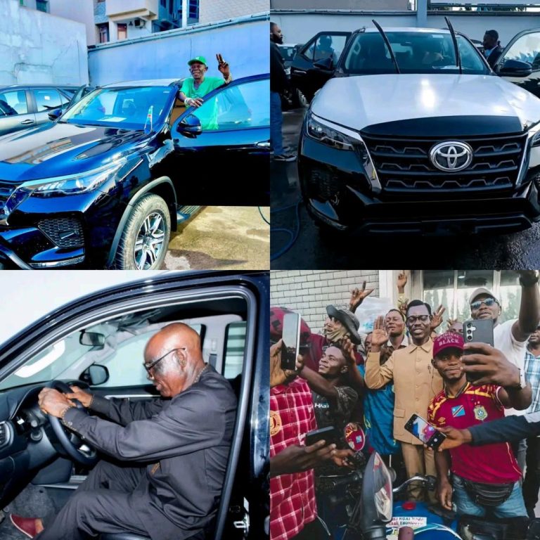 Mondial 2026 : Félix Tshisekedi remet des jeeps Toyota Fortuner aux animateurs des Léopards