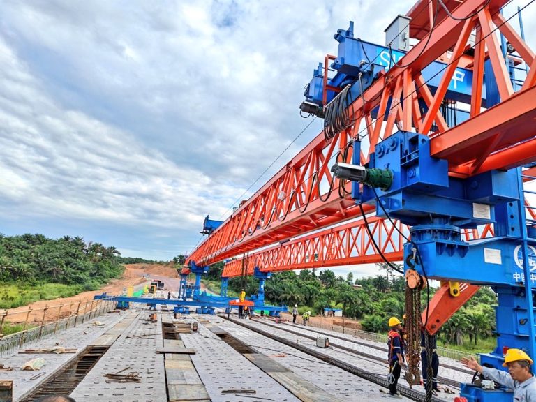 Kinshasa : la pose des poutres du pont Mfuti bouclée en 18 jours sur la rocade