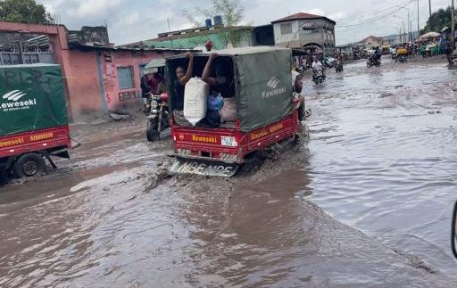 Kinshasa : L’axe Pascal–Fer Bois sur la route Mokali fortement dégradé et quasiment impraticable