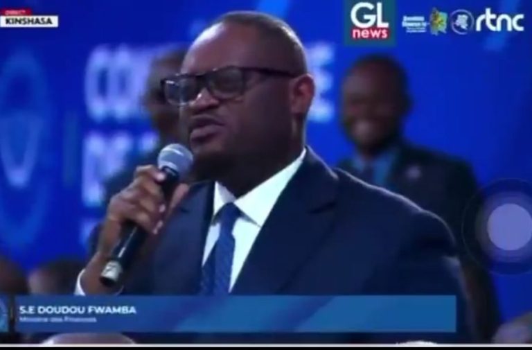 RDC : Félix Tshisekedi félicite Doudou Fwamba pour la régularité de la paie des fonctionnaires