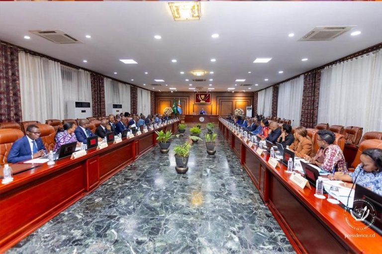 RDC : le gouvernement adopte un nouveau cadre salarial pour les entreprises