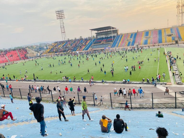Tata Raphaël : le match Aigles du Congo – V.Club arrêté après des actes de vandalisme