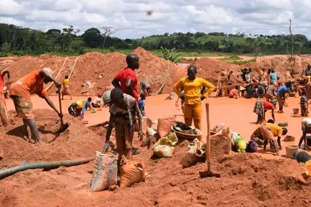Sud-Kivu : le gouvernement suspend pour trois mois les activités minières à Mwenga et Shabunda