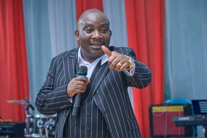 Kinshasa : le pasteur Jules Mulindwa convoqué par le CSAC après avoir qualifié les opposants des «sorciers»
