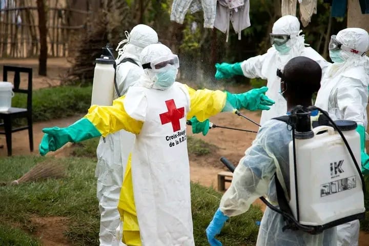Ebola en Ituri : l’OMS alerte sur une riposte paralysée par la guerre, le Canada durcit ses restrictions contre les Congolais