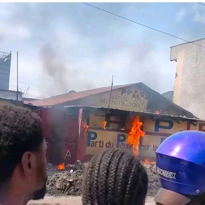 Kinshasa : Un bureau du PPRD incendié après une marche de militants de l’UDPS en soutien aux sanctions américaines