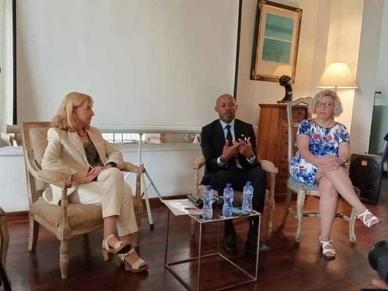 Kinshasa : Patrick Muyaya et l’ambassadrice d’Espagne ouvrent un atelier sur le journalisme et les violences faites aux femmes