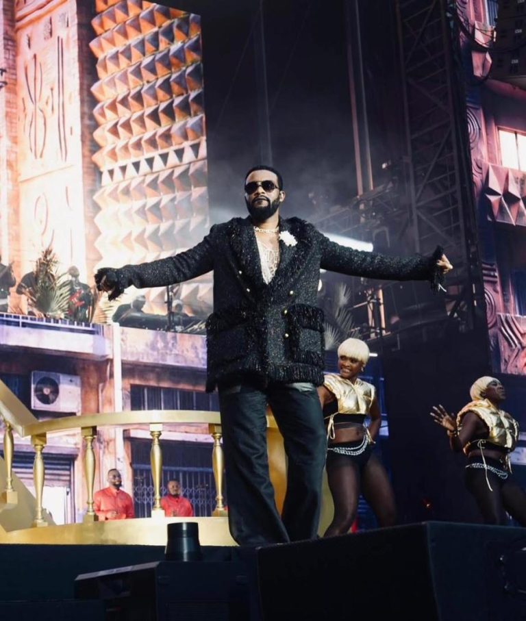 Fally Ipupa suspend son concert au Stade des Martyrs et annonce la fin des shows populaires payants à Kinshasa