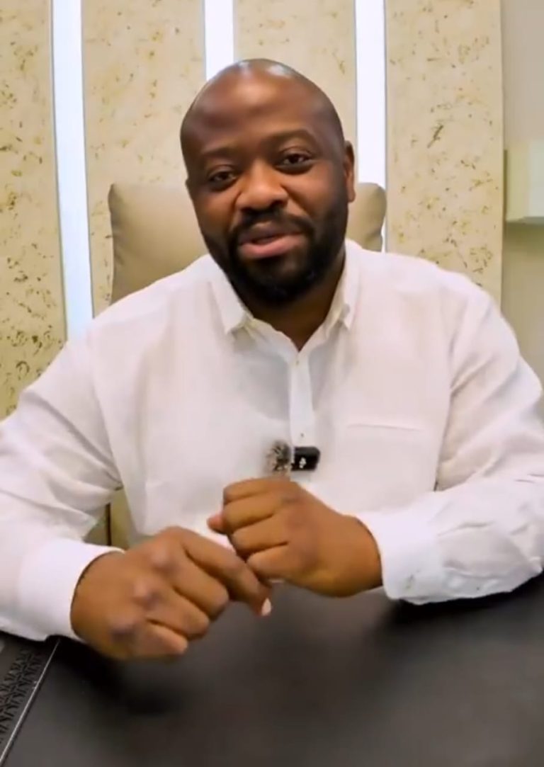 Polémique en RDC : Moïse Mbiye présente ses excuses aux pasteurs visés