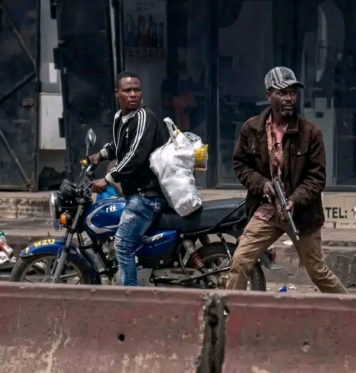 Kasa-Vubu : un motard tué lors d’une tentative de braquage d’une station-service